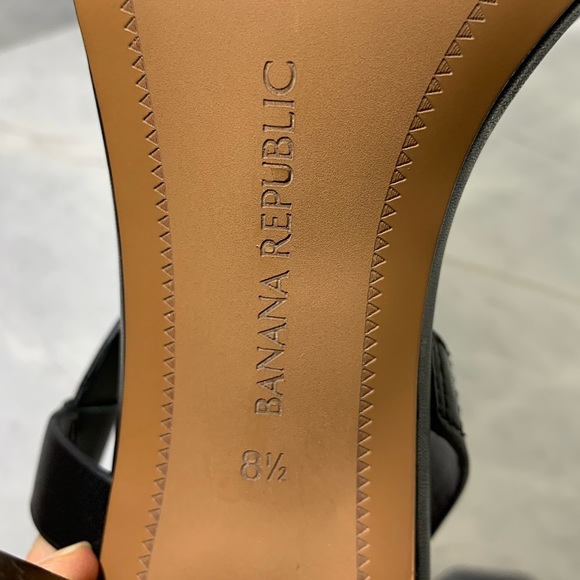 NIB Banana Republic black strapy leather 4” block heel with silver ring Size 8.5 - Picture 7 of 11